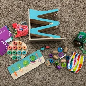 Lovevery The Pioneer Play Kit 16, 17, 18 Months — all pieces and play guide!